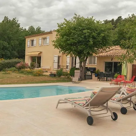 Calme Avec Piscine A Villa