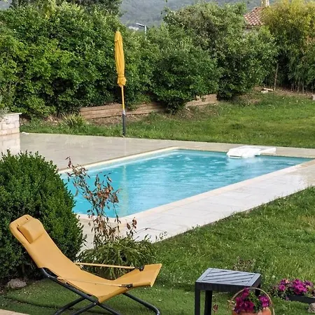 Calme Avec Piscine A Villa