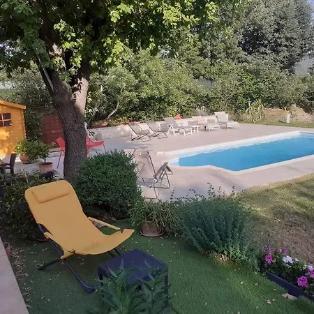 Calme Avec Piscine A Villa Greoux-les-Bains